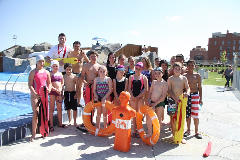 El calor presidió la exhibición de Salvamento Infantil.